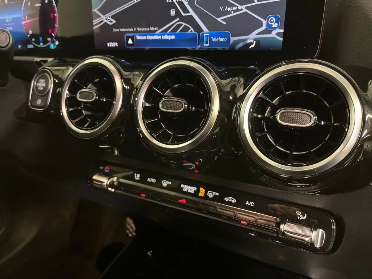 Mercedes-Benz GLA SUV usata a Milano (14)