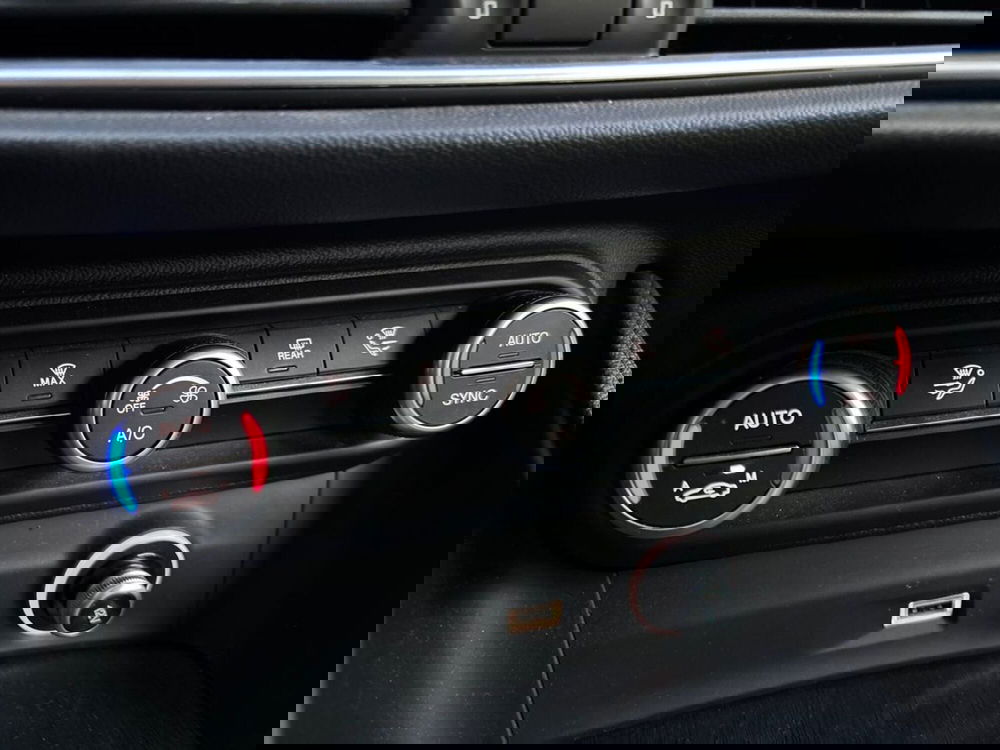 Alfa Romeo Stelvio usata a Pescara (14)