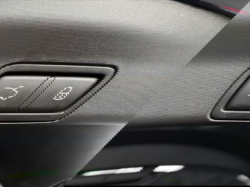 Alfa Romeo Stelvio usata a Pescara (16)