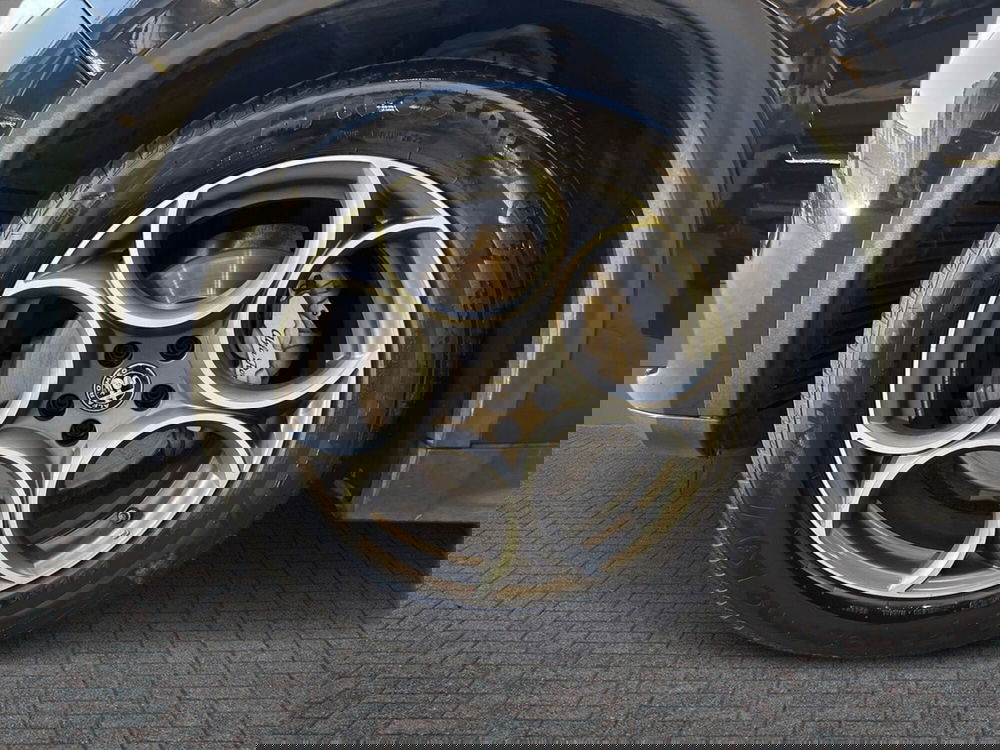 Alfa Romeo Stelvio usata a Pescara (6)