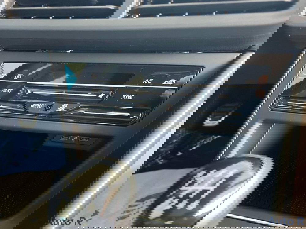 Volkswagen Taigo nuova a Potenza (13)