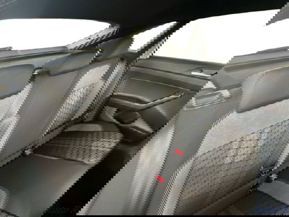 Volkswagen Taigo nuova a Potenza (9)