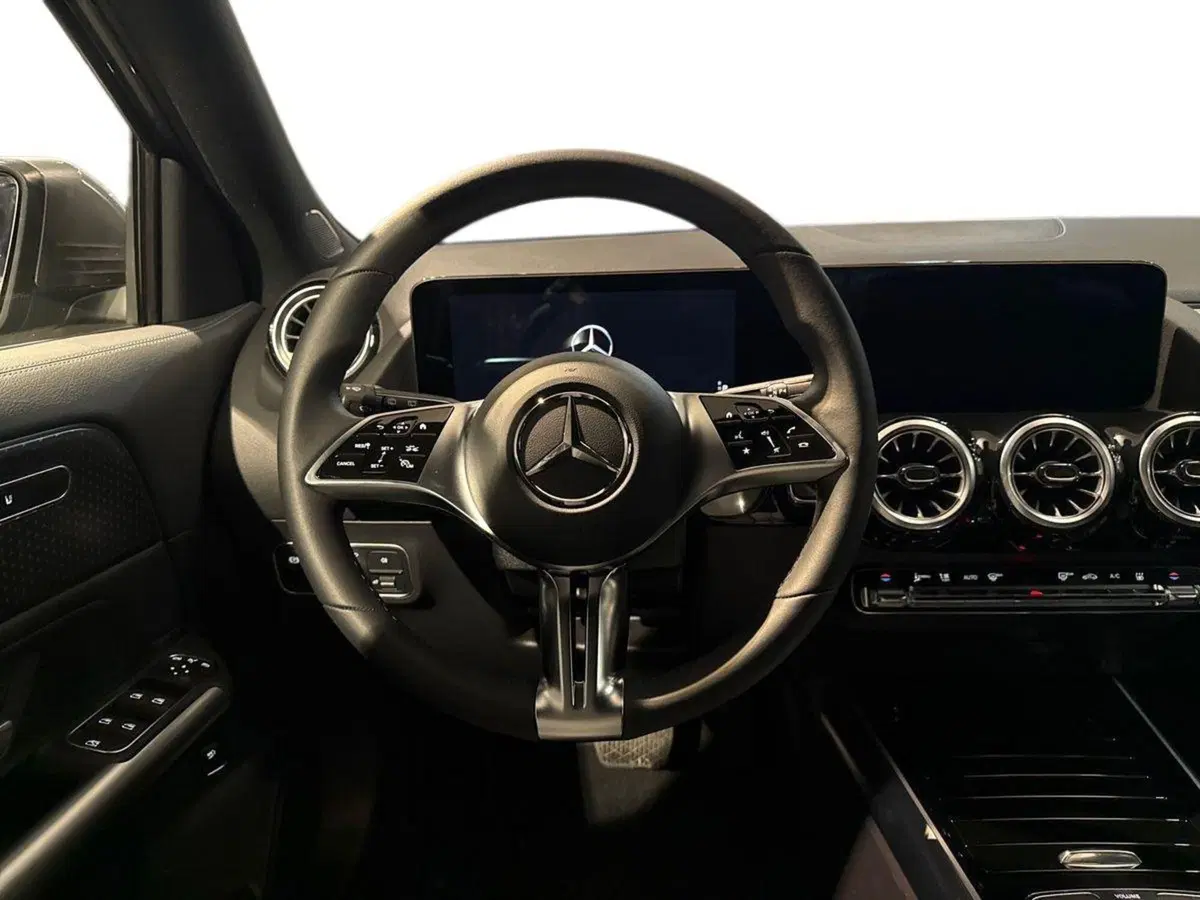 Mercedes-Benz EQA usata a Prato (11)
