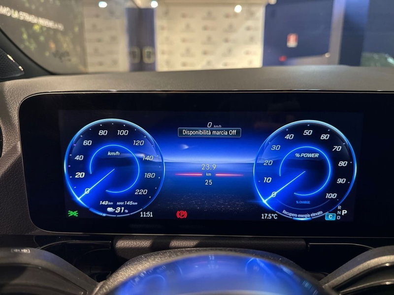 Mercedes-Benz EQA usata a Prato (13)