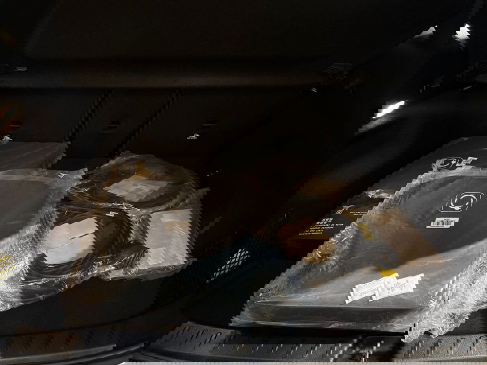 Mercedes-Benz EQA usata a Prato (8)