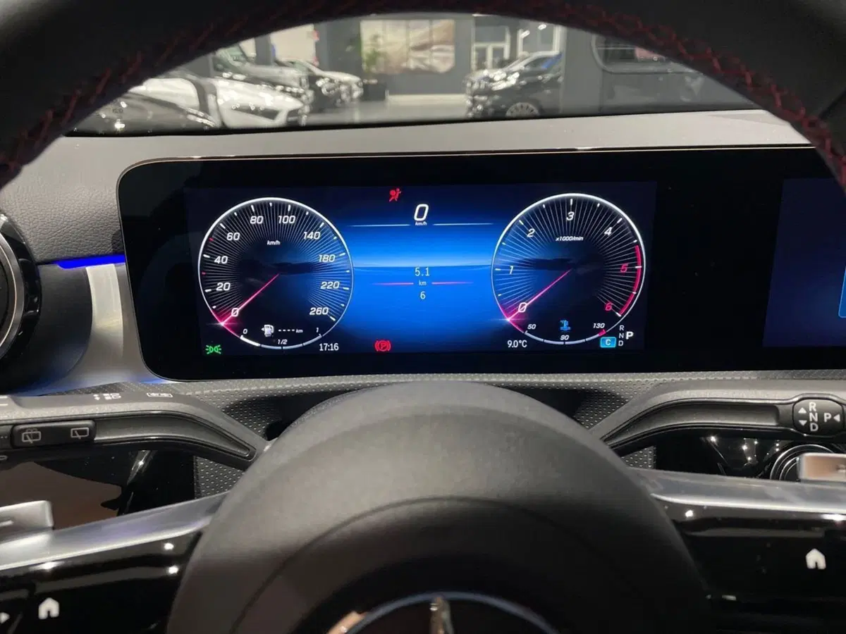 Mercedes-Benz Classe A nuova a Firenze (13)