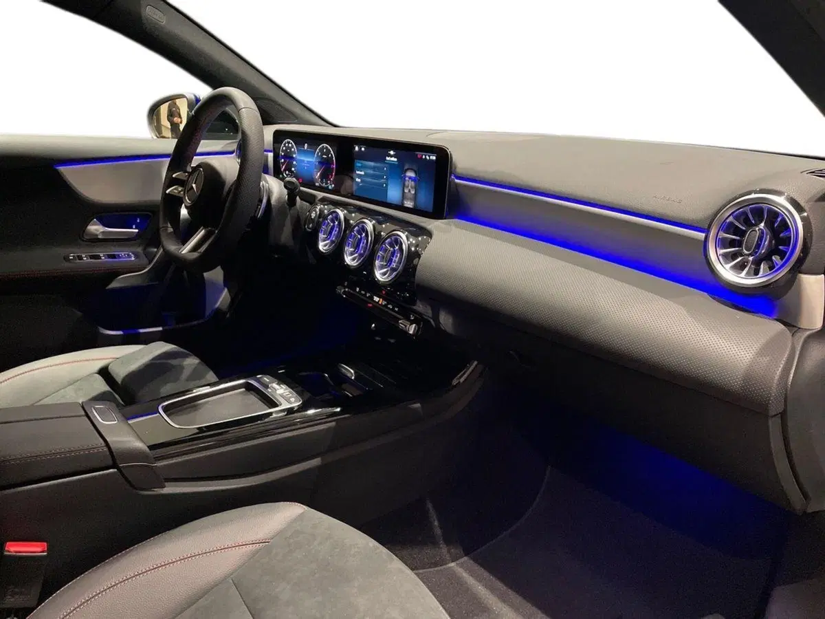 Mercedes-Benz Classe A nuova a Firenze (15)