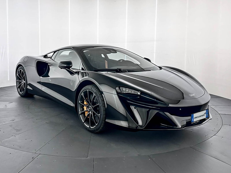 McLaren Artura Coupé nuova a Milano