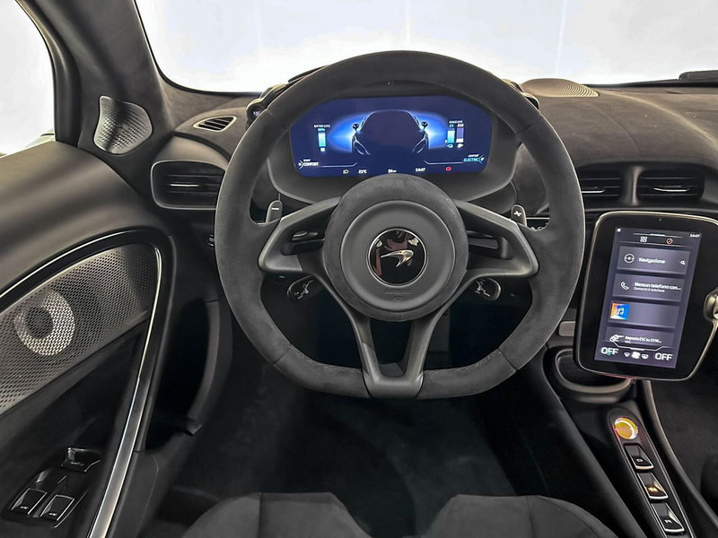 McLaren Artura Coupé nuova a Milano (10)