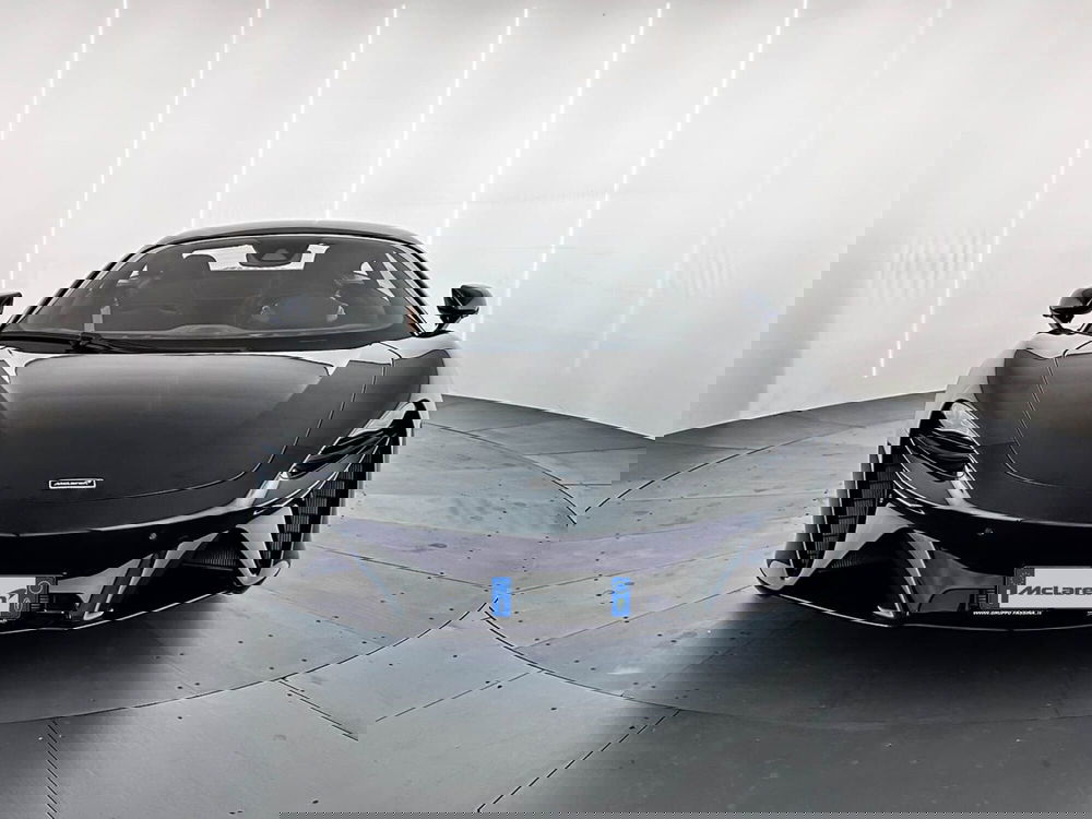 McLaren Artura Coupé nuova a Milano (2)