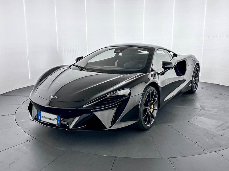 McLaren Artura Coupé nuova a Milano (3)