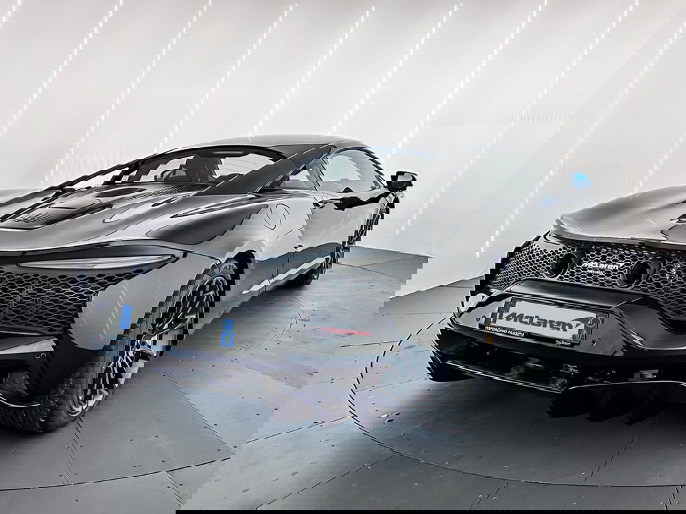 McLaren Artura Coupé nuova a Milano (6)