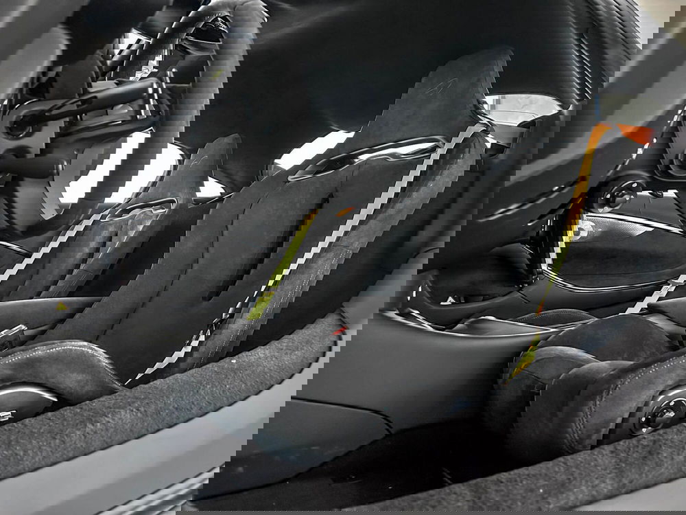 McLaren Artura Coupé nuova a Milano (8)