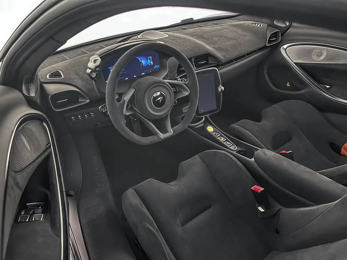 McLaren Artura Coupé nuova a Milano (9)