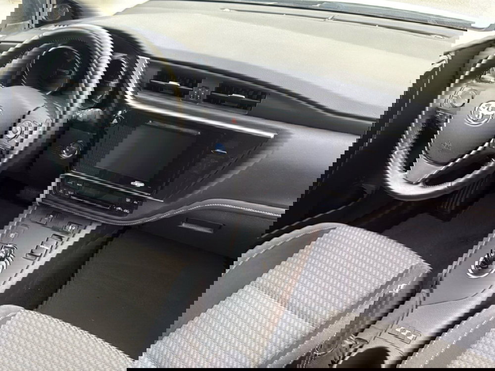 Toyota Auris Station Wagon usata a Terni (9)