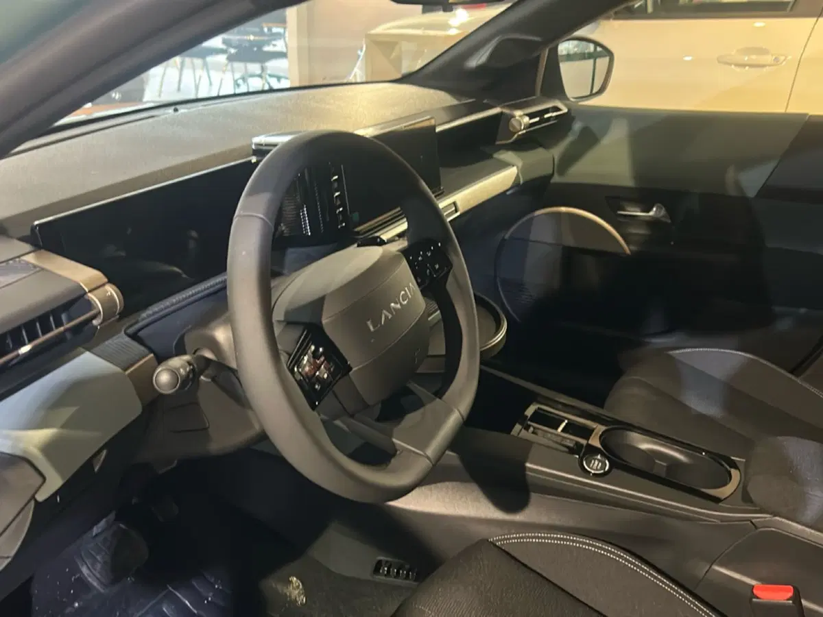 Lancia Ypsilon nuova a Bergamo (8)