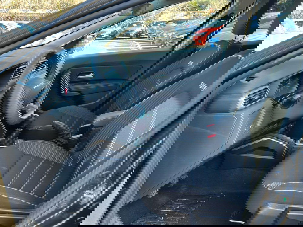 Dacia Duster usata a Latina (13)