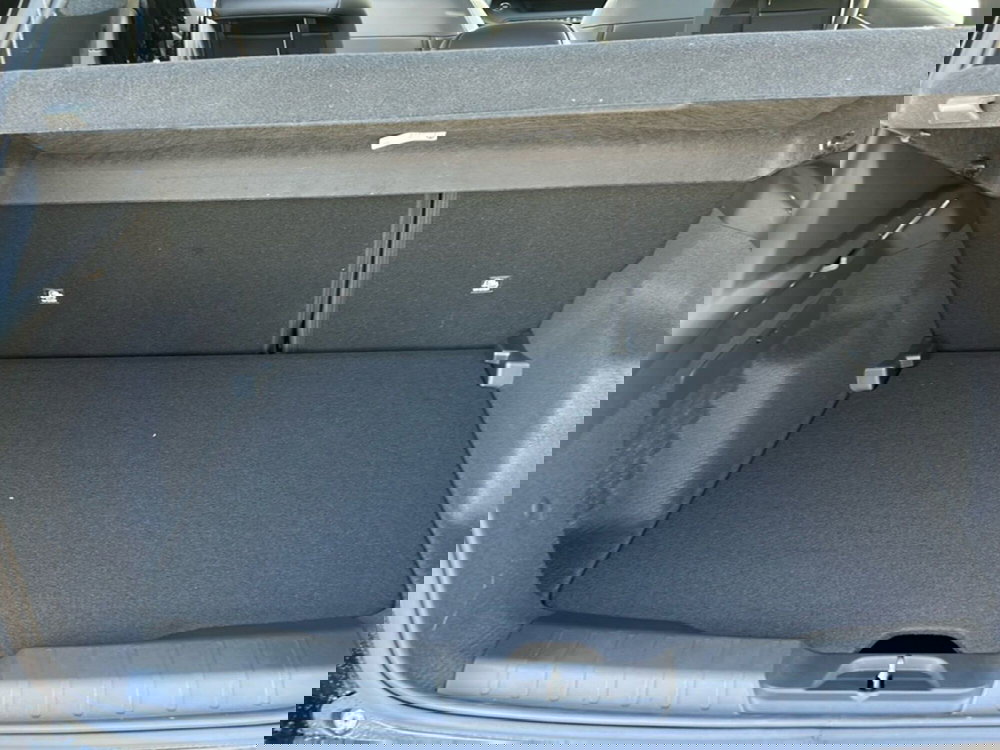 Jeep Avenger nuova a Roma (10)