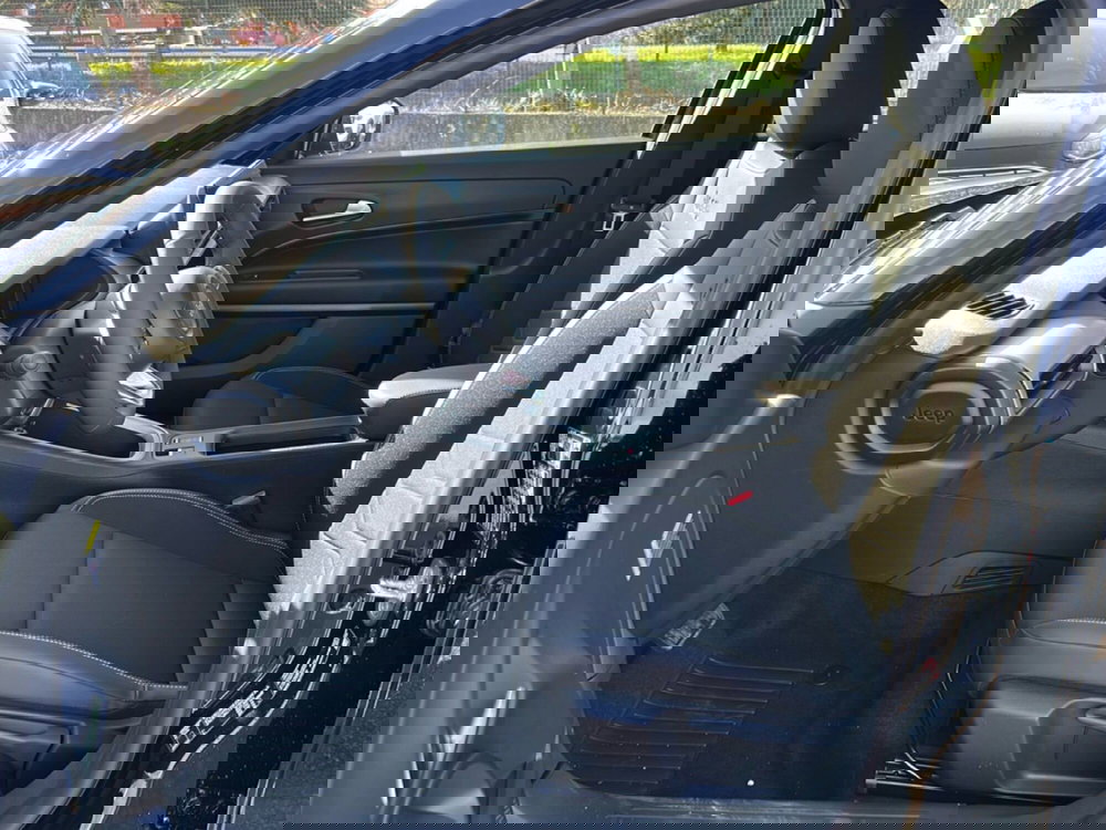 Jeep Avenger nuova a Roma (13)