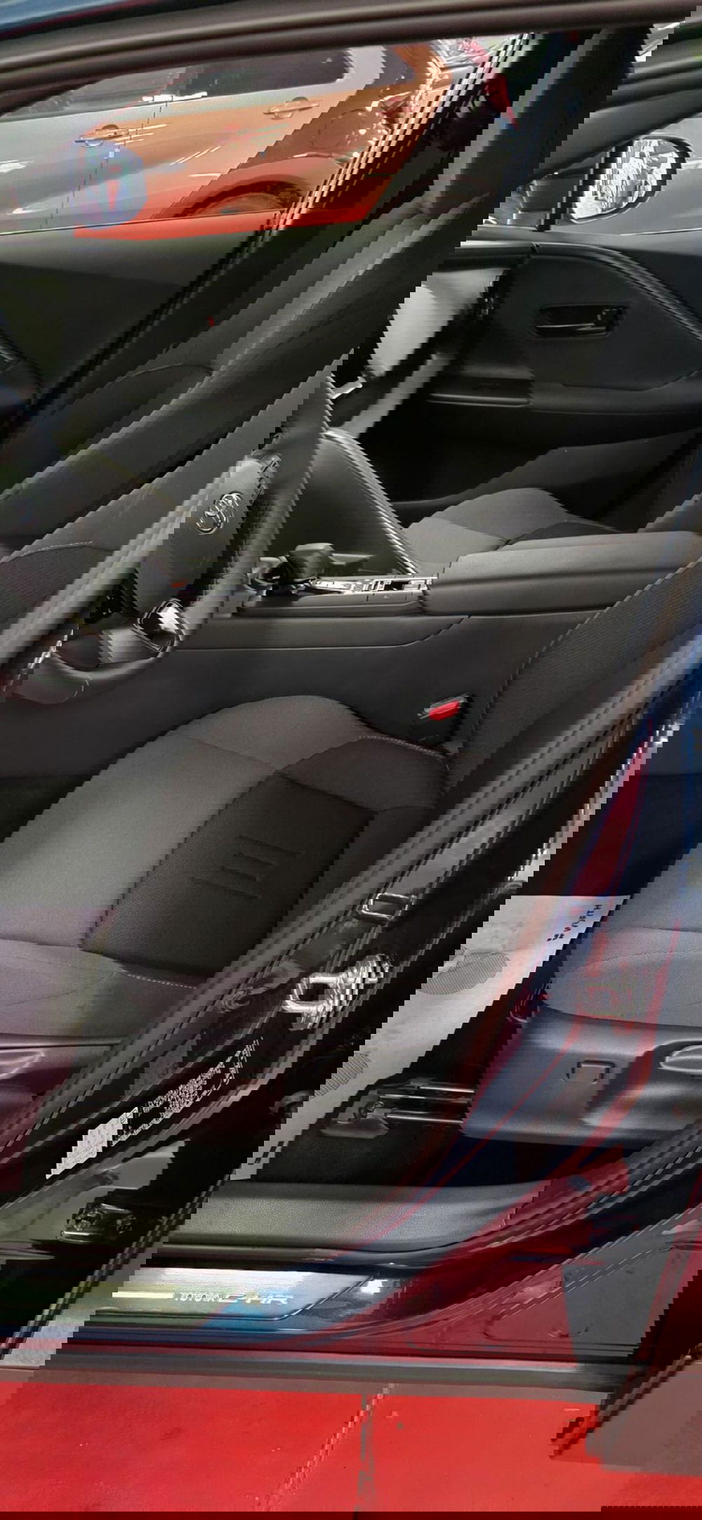 Toyota Toyota C-HR nuova a Messina (6)