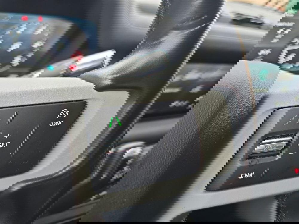 Land Rover Defender usata a Lecco (15)