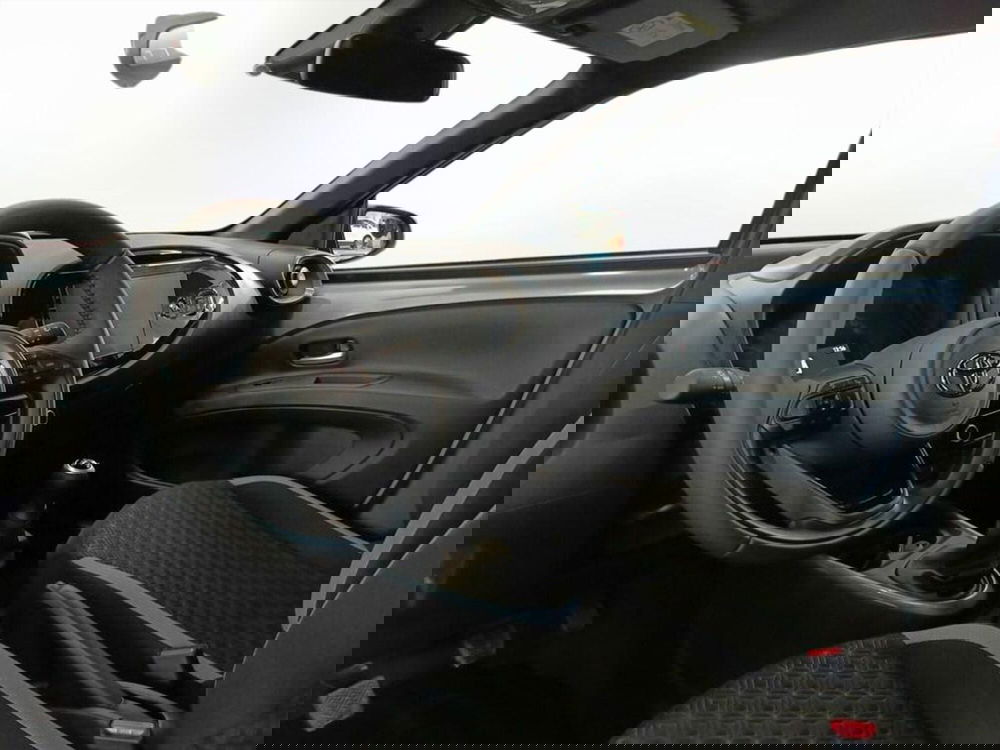 Toyota Aygo X nuova a Monza e Brianza (11)