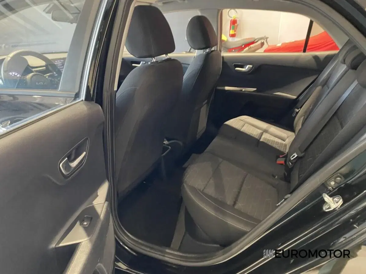 Kia Rio usata a Bari (15)