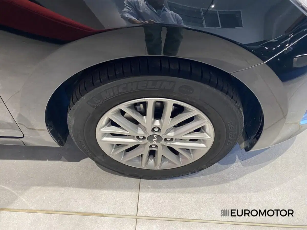 Kia Rio usata a Bari (7)
