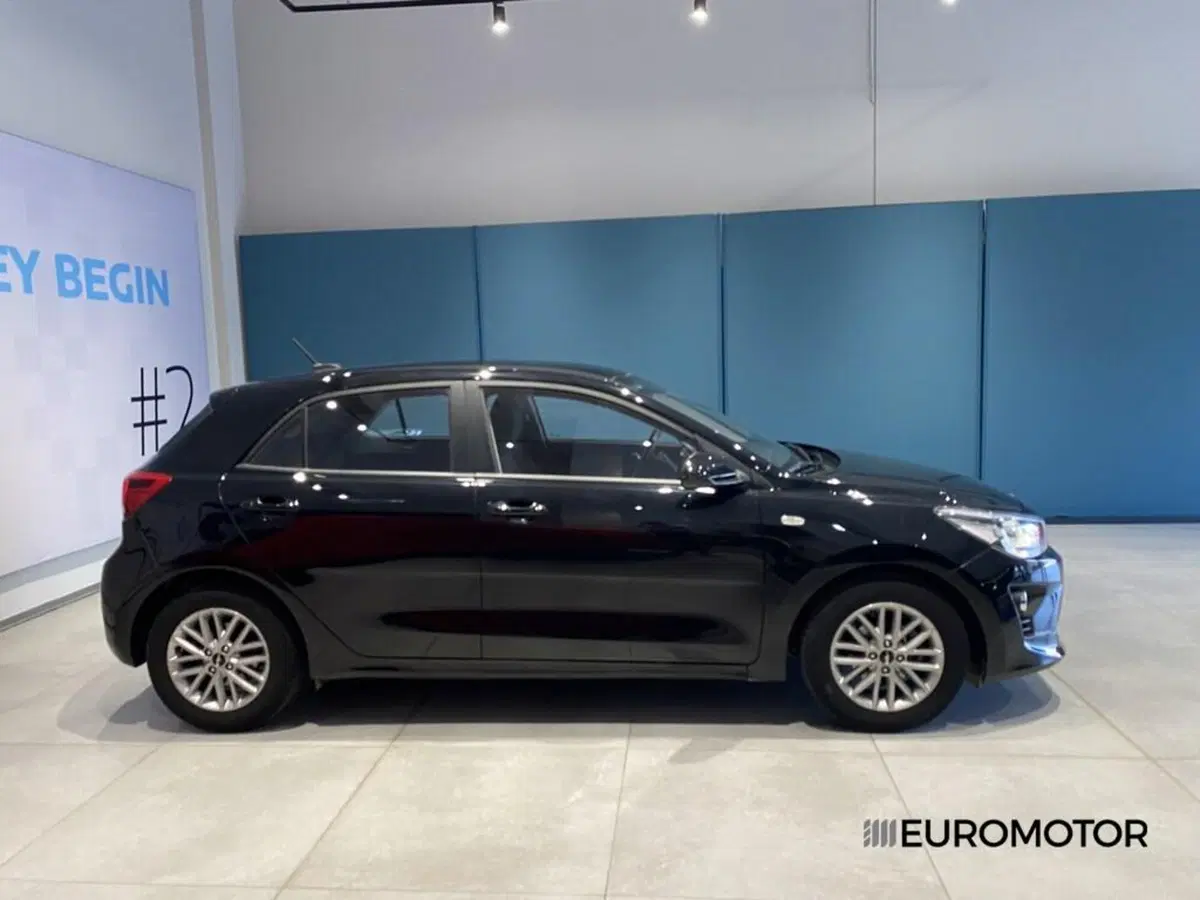 Kia Rio usata a Bari (8)