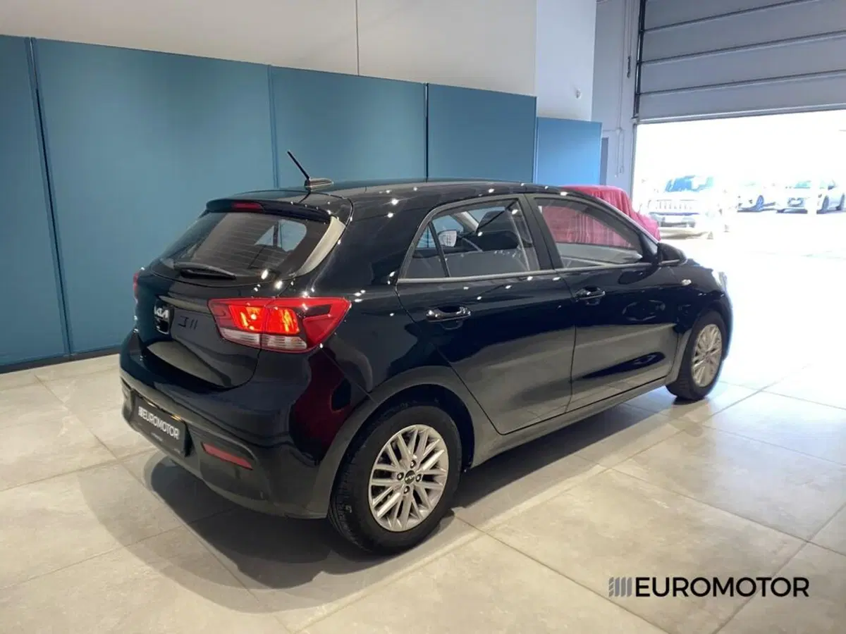 Kia Rio usata a Bari (9)