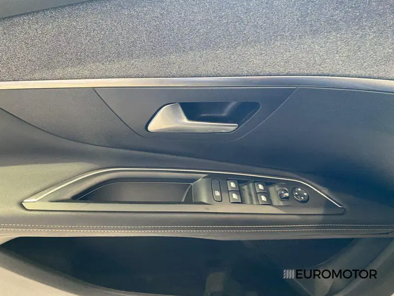 Peugeot 3008 usata a Bari (12)