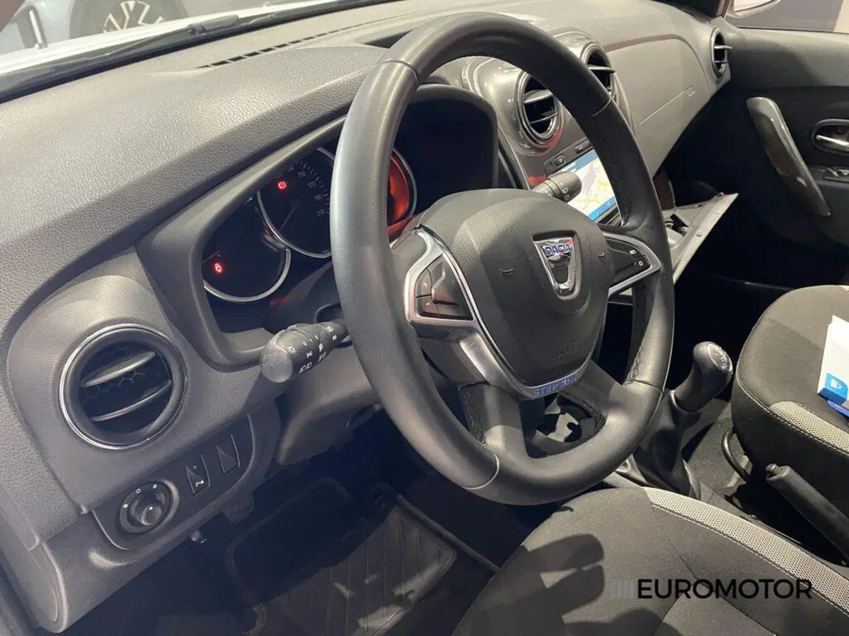 Dacia Sandero usata a Bari (10)