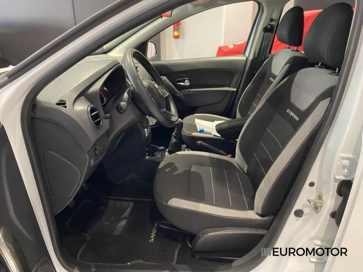 Dacia Sandero usata a Bari (11)