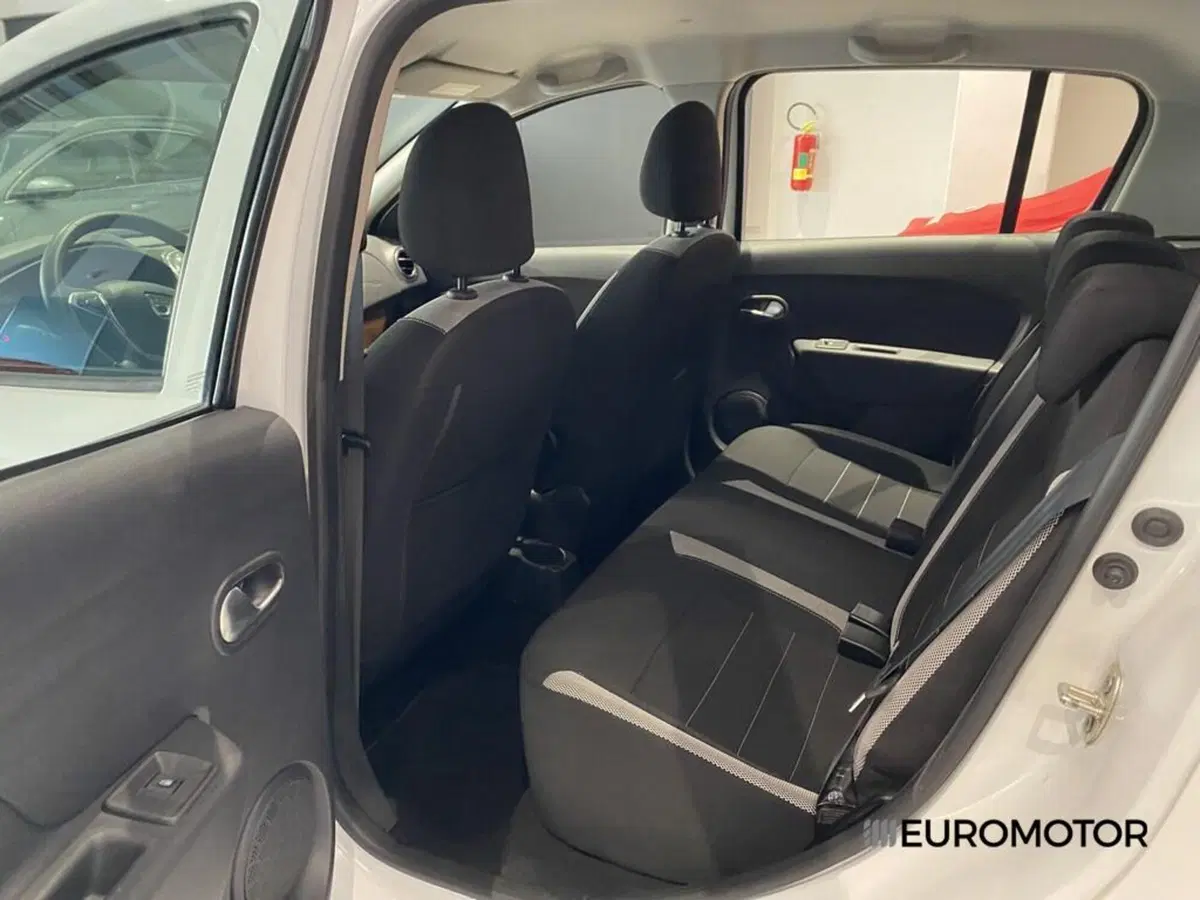Dacia Sandero usata a Bari (12)