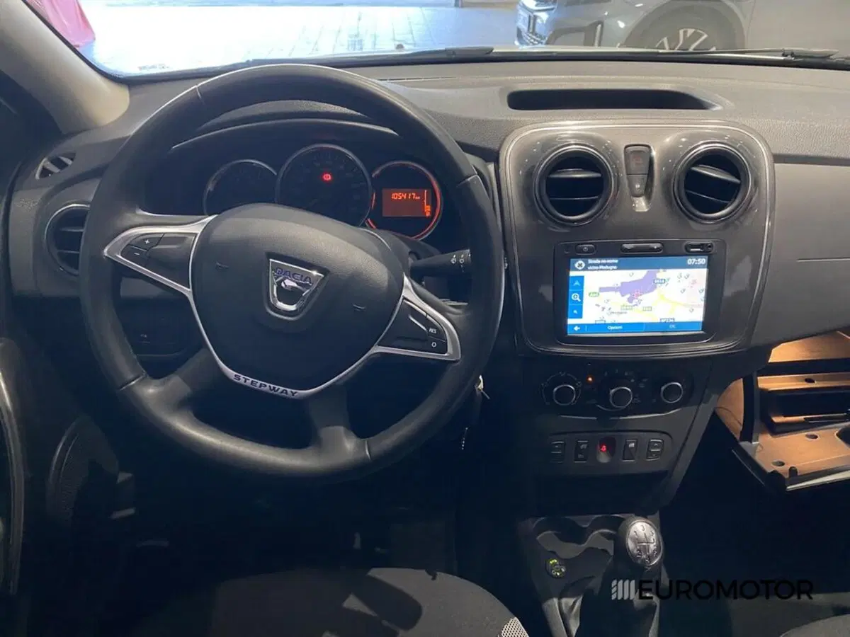 Dacia Sandero usata a Bari (13)