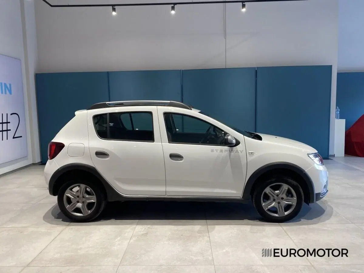 Dacia Sandero usata a Bari (4)
