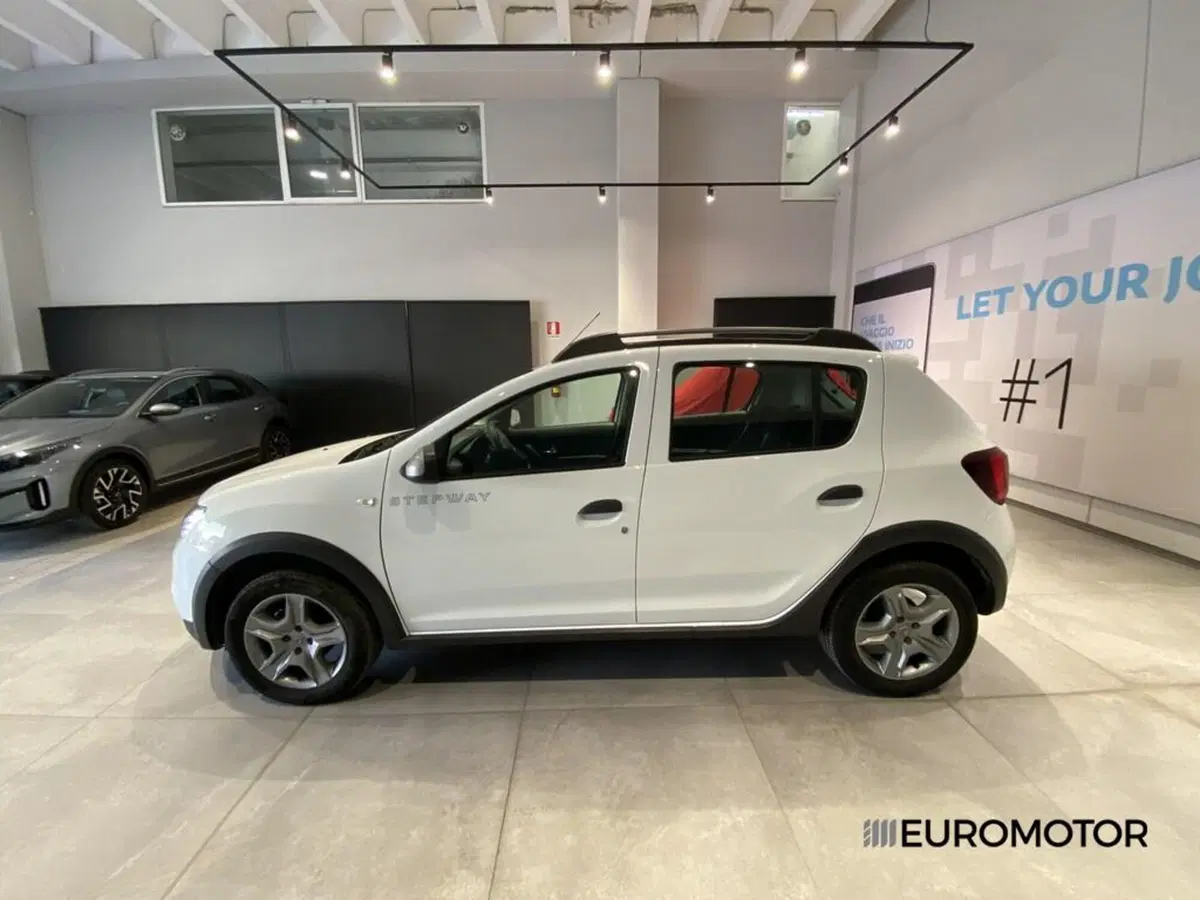 Dacia Sandero usata a Bari (8)