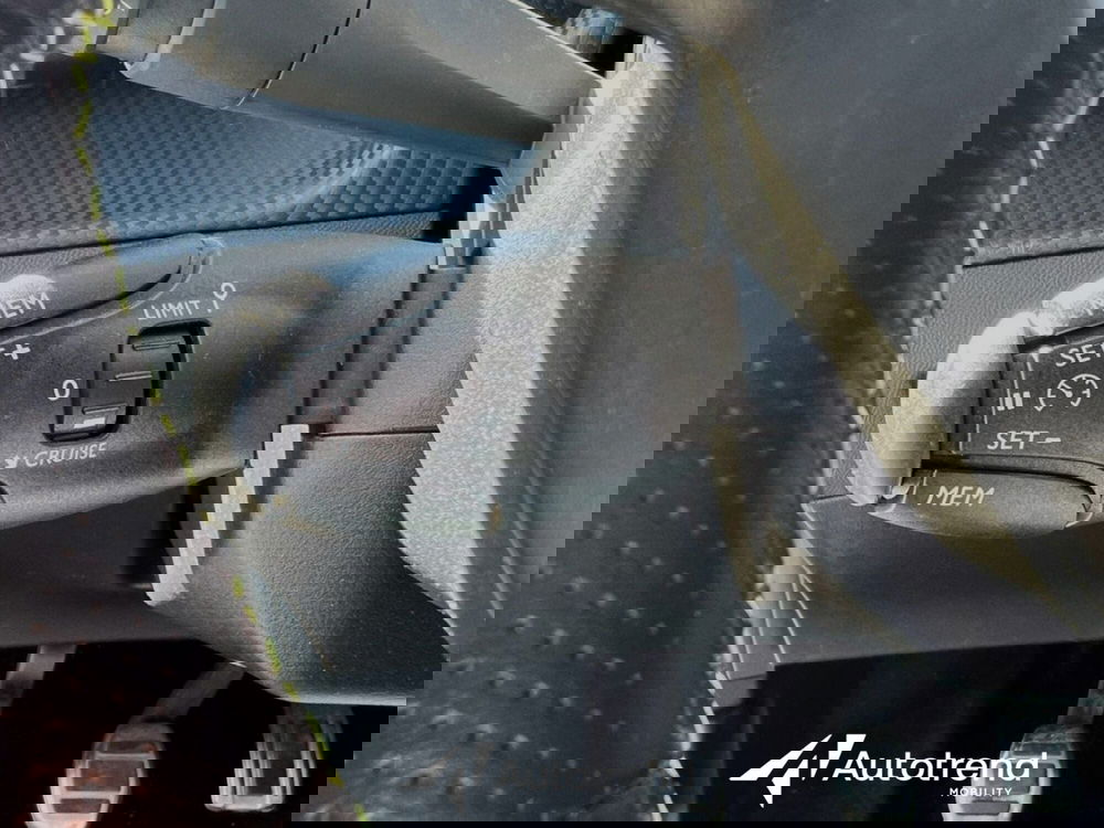 Peugeot 208 usata a Bari (9)