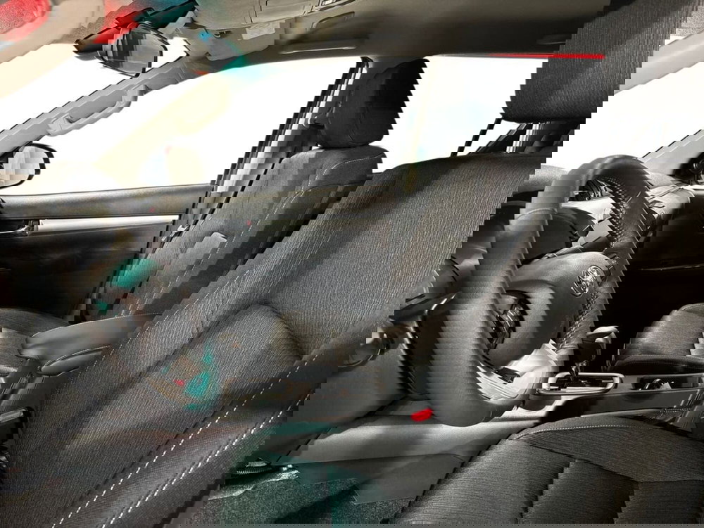 Toyota Hilux nuova a Lecco (10)