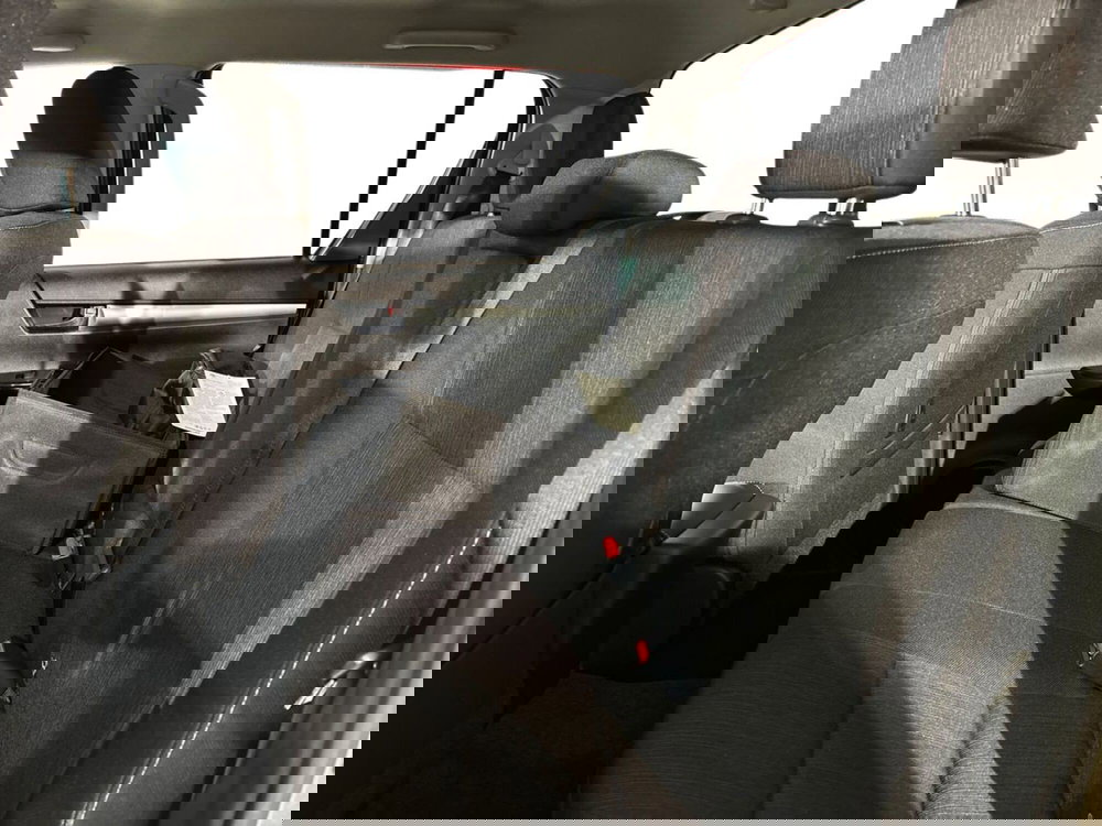 Toyota Hilux nuova a Lecco (11)