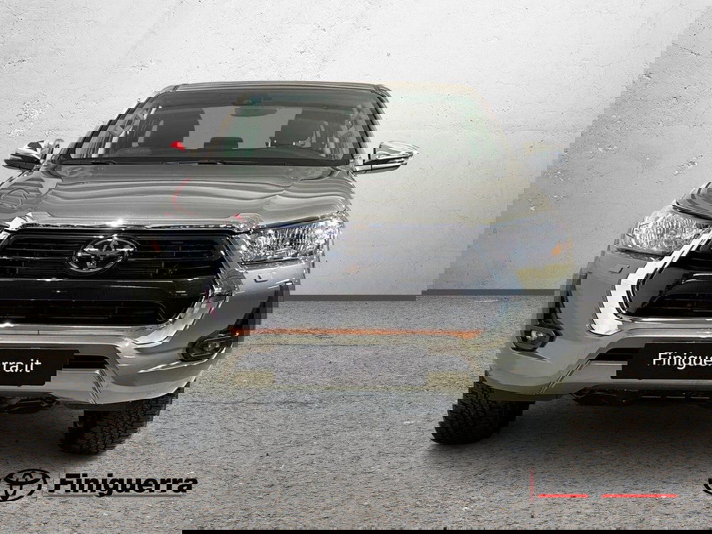 Toyota Hilux nuova a Lecco (2)