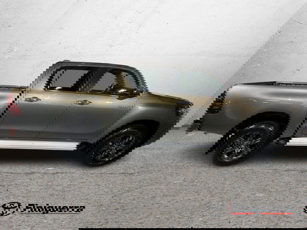 Toyota Hilux nuova a Lecco (5)