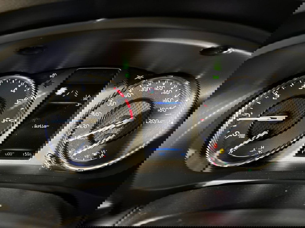 Toyota Hilux nuova a Lecco (9)