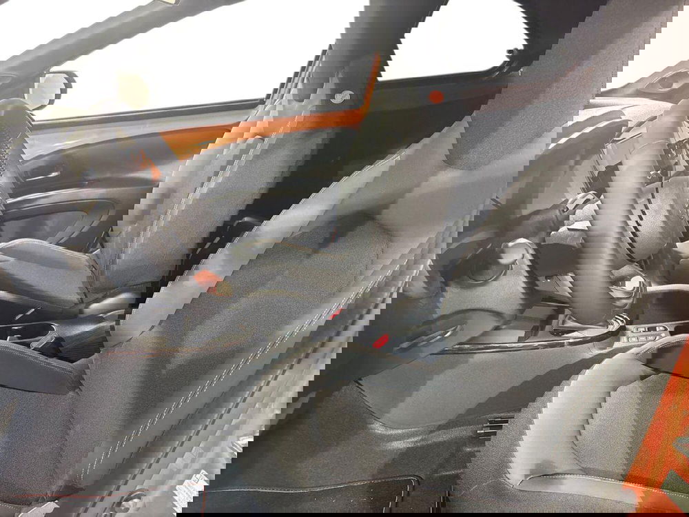 Toyota Aygo X nuova a Lecco (10)