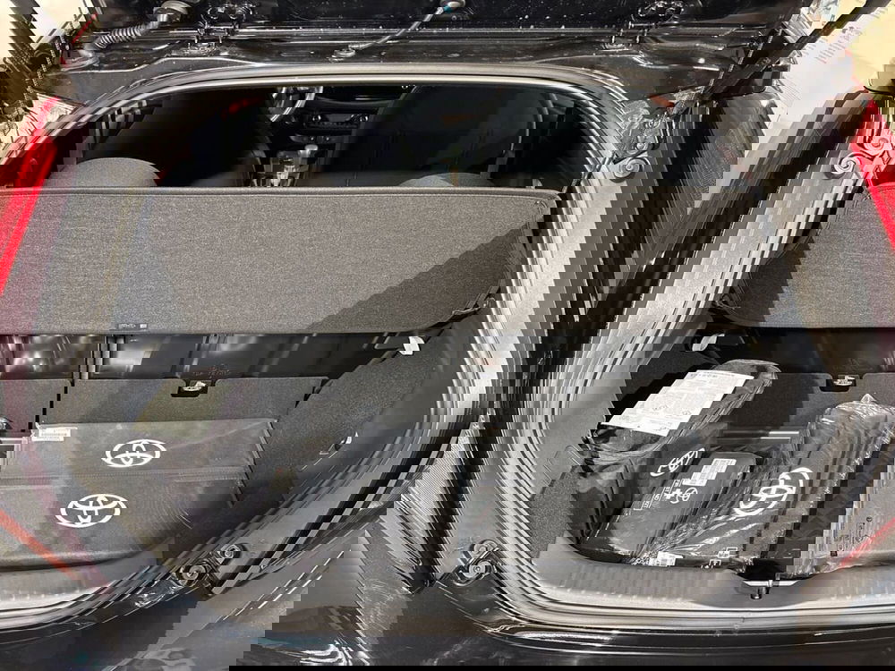 Toyota Aygo X nuova a Lecco (12)