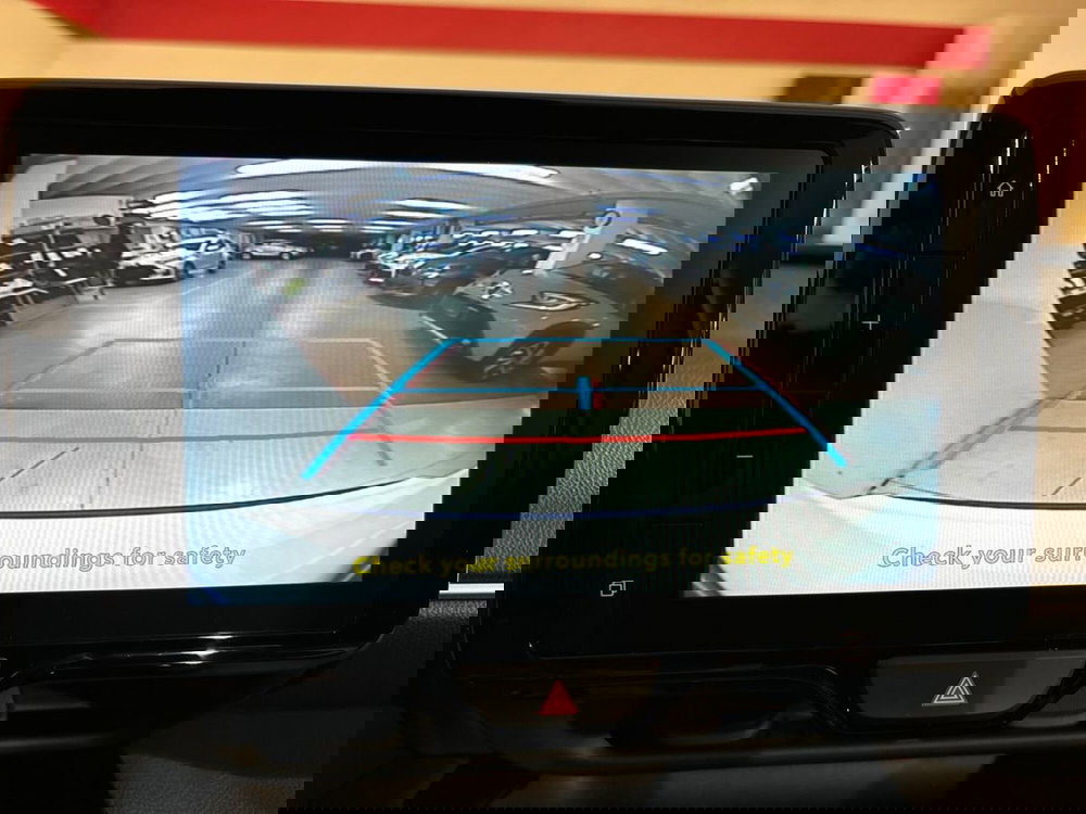 Toyota Yaris Cross nuova a Lecco (14)