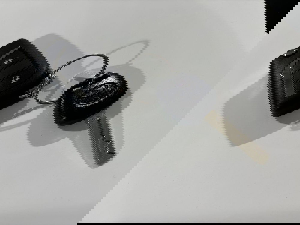 Toyota Yaris Cross nuova a Lecco (16)