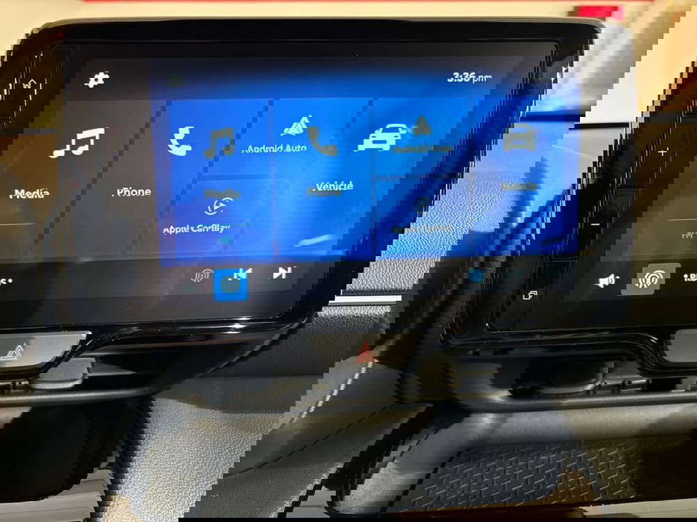 Toyota Yaris Cross nuova a Lecco (9)