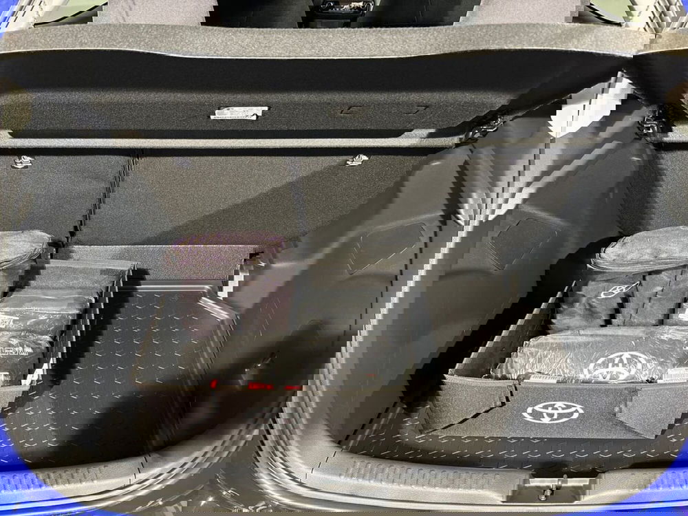 Toyota Yaris nuova a Lecco (12)