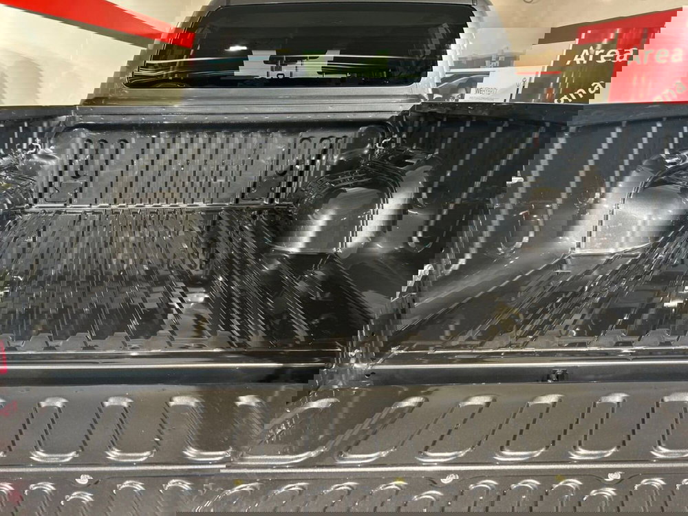 Toyota Hilux nuova a Lecco (12)